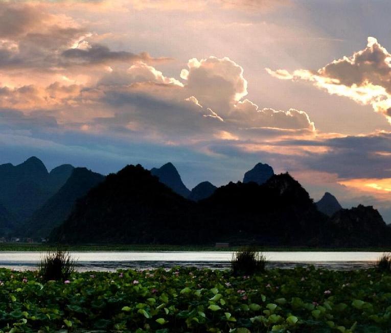 3 Days Puzhehei Lotus Flowers Tour and Bamei Xanadu Discovery By Speed Train(June,July,August)